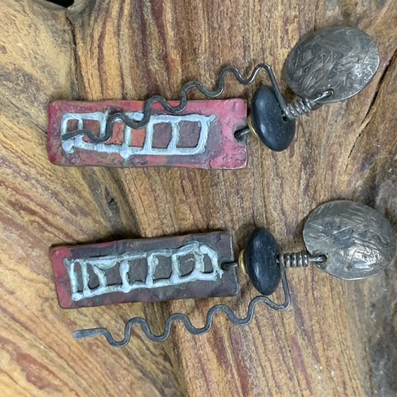 Metal Designer Dangle Earring - Picture 2 of 3